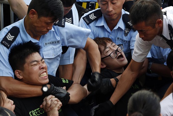 ہانگ کانگ میں 500 مظاہرین گرفتار 